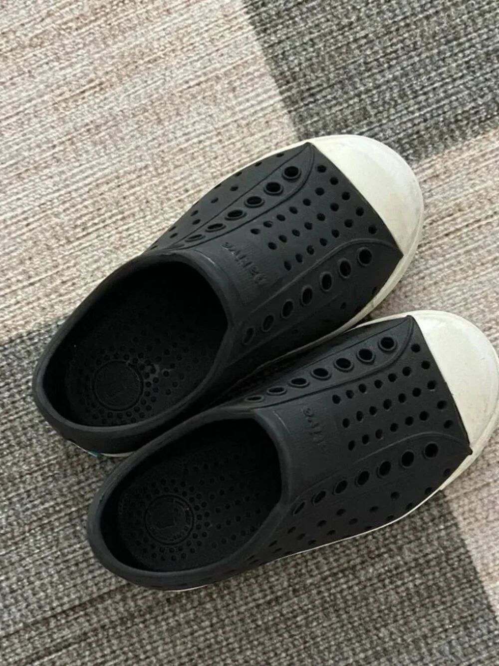 Clean Genuine Native Jefferson Kids Slip on Black Shoes Size 11